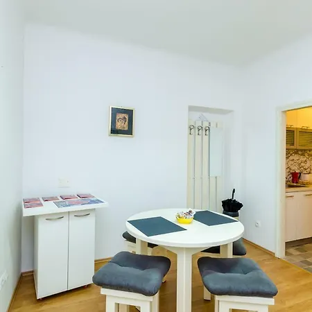 Apartman M *