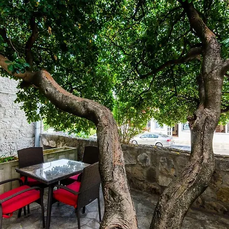 Apartman M *